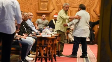 عزاء السيناريست أحمد عبدالله في مسجد الشرطة يجمع نجوم الفن ويعكس تقدير الوسط الفني لإرثه